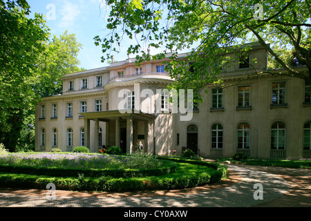 Vista frontale di villa, casa della Conferenza di Wannsee, Berlin-Wannsee, Berlino Foto Stock