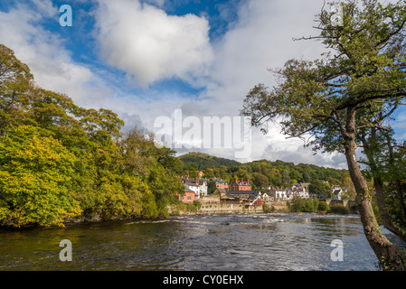 Il fiume Dee a Llangollen in Galles del Nord. Foto Stock