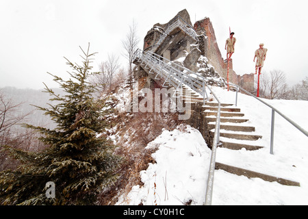 Rovine della cittadella di Poenari in inverno, Romania Foto Stock