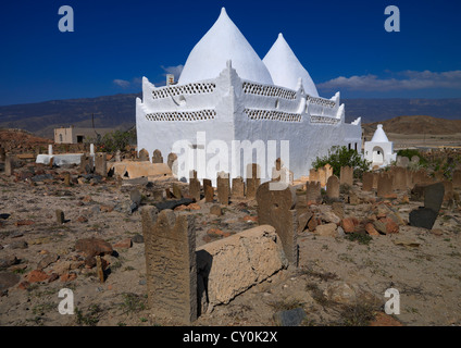 White bin Ali tomba Arounded da rovinato lapidi, vicino a Salalah, Oman Foto Stock