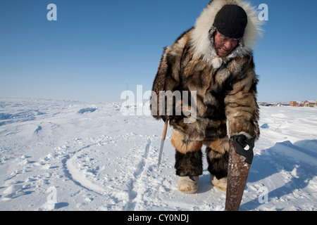 Costruzione di un iglo sul polo nord Foto Stock