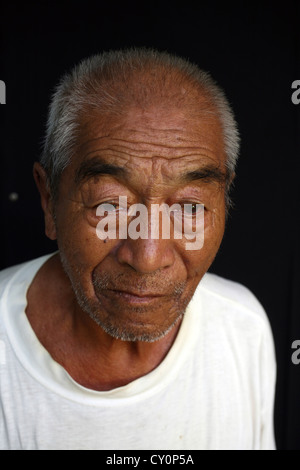 Conflitto soldato vicino. faccia professione di vecchiaia Foto Stock