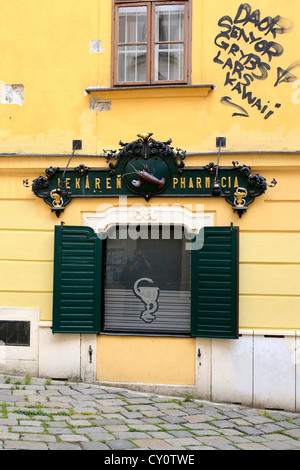 Vecchia farmacia in Bratislava Foto Stock