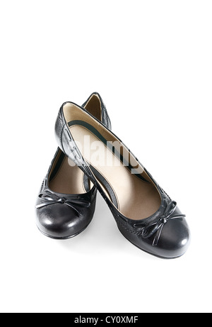 Donne in stile classico nero scarpe isolati su sfondo bianco Foto Stock