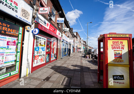 Deansbrook Road high street negozi, Mill Hill, Londra, Inghilterra, Regno Unito. Foto Stock