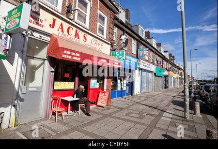 Deansbrook Road high street negozi, Mill Hill, Londra, Inghilterra, Regno Unito. Foto Stock