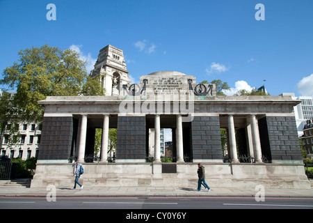 In Inghilterra. Londra. WW1 Marina Mercantile Memorial, all'estremità sud del Trinity Square Gardens. Foto Stock