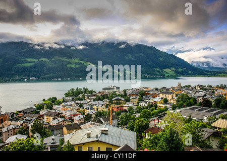 Vista sulla città di Zell Am See e il lago di Zell in Austria Foto Stock