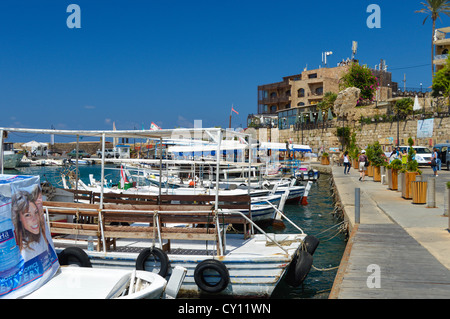 Il porto della città fenicia di Byblos, Libano, abitato ininterrottamente per più di 7000 anni. Foto Stock