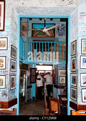 Il più popolare ristorante a La Havana. Numerosi artisti e personaggi famosi erano assidui frequentatori della Bodeguita. Foto Stock