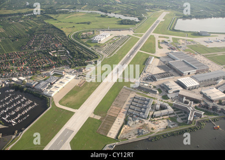 Vista aerea di Amburgo Finkenwerder aeroporto, Amburgo, Germania. Foto Stock