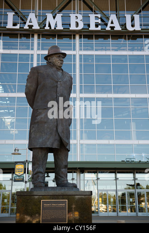 Statua di Curly Lambeau fuori dallo stadio a Lambeau Field, casa dei Packers squadra di calcio. Foto Stock