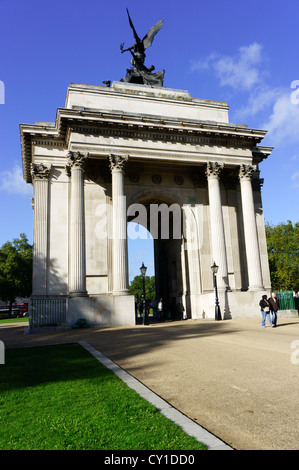 Costituzione Arch, o Wellington Arch, a Hyde Park Corner, Londra. Foto Stock