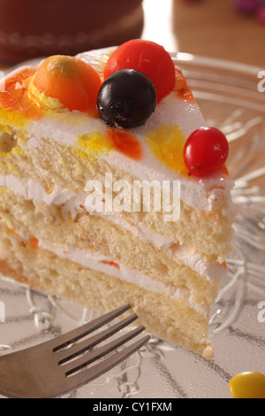 Torta di ananas sfoglia è una torta realizzata solitamente in una padella con un fondo curvo. Una volta cotti, ribaltato e consentito di impostare. Foto Stock