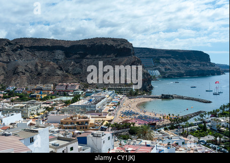 La scena dalla piattaforma di visualizzazione o mirador a Puerto de Mogan Gran Canaria Isole Canarie Spagna Foto Stock