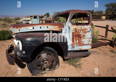 Vecchia auto rottami a solitair, Namibia Foto Stock