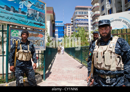 Protezione di sicurezza attorno ad una zona salotto a Kabul, Afghanistan Foto Stock