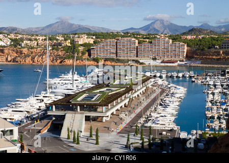 Puerto Adriano porto turistico barche ormeggiate Maiorca Maiorca Isole Baleari Spagna Foto Stock