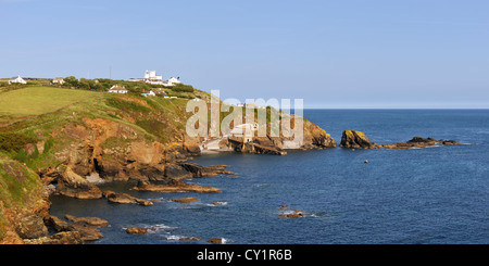 L'ex RNLI scialuppa di salvataggio stazione presso Lizard Point, Cornwall, Inghilterra Foto Stock