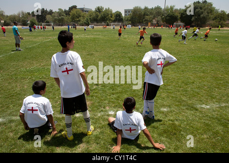 Riproduzione di calcio per bambini giocatore di football giocatori kabu Foto Stock