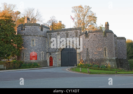 Castello di Arundel Gate ingresso di casa su una sera d'autunno Foto Stock