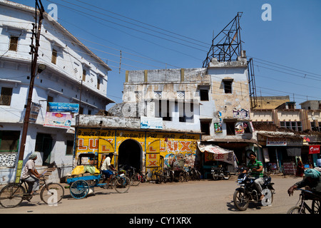 Tipico scenario di strada di Varanasi, India Foto Stock