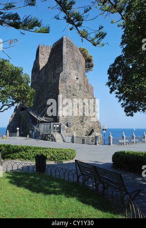 Il castello normanno a Aci Castello, Sicilia, Italia. Foto Stock