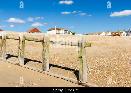 Le estati bellissime giornate in spiaggia a Pevensey Bay East Sussex England Regno Unito Foto Stock