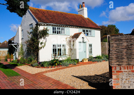 Una delle vecchie case su Rookwood strada nel villaggio di West Wittering vicino a Chichester, West Sussex, Regno Unito, Inghilterra Foto Stock