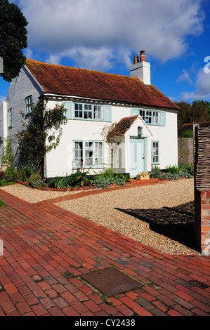 Una delle vecchie case su Rookwood strada nel villaggio di West Wittering vicino a Chichester, West Sussex, Regno Unito, Inghilterra Foto Stock