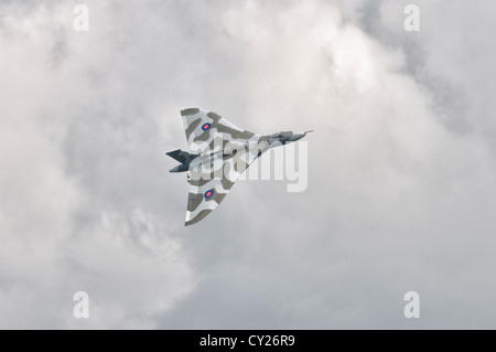 British Guerra Fredda bombardiere nucleare il Delta Winged AVRO Vulcan xh558 girando tettuccio di Fairford al 2012 Foto Stock