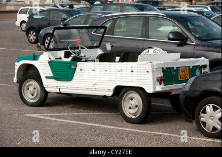 Open Top bianco e verde di buggy carrello Le Touquet Francia Europa Foto Stock