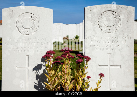 Allied WWI graves al Tranchee de Mecknes Prima Guerra Mondiale cimitero, Aix Noulette, Pas de Calais, Francia Foto Stock