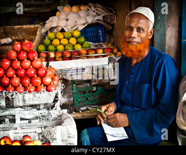 Strada del mercato di venditori, Dacca in Bangladesh Foto Stock