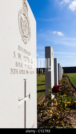 Allied WWI graves al Tranchee de Mecknes Prima Guerra Mondiale cimitero, Aix Noulette, Pas de Calais, Francia Foto Stock