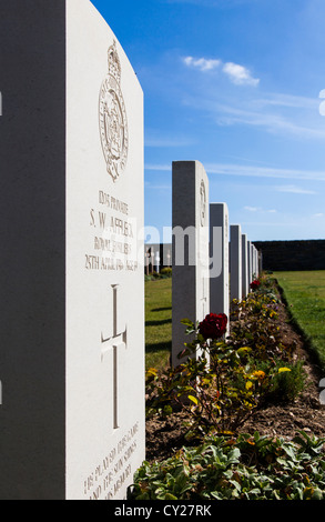 Allied WWI graves al Tranchee de Mecknes Prima Guerra Mondiale cimitero, Aix Noulette, Pas de Calais, Francia Foto Stock