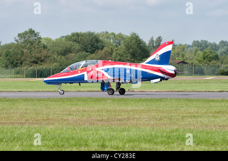 BAe Hawk T1 Jet Trainer su pista dopo la visualizzazione a 2012 Royal International Air Tattoo RAF Fairford, Inghilterra. Foto Stock