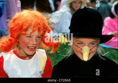Un ragazzo e una ragazza vestita con facce dipinte su bambini festival estivo in Svezia Pippi Calzelunghe" (Svedese Pippi Långstrump) Foto Stock
