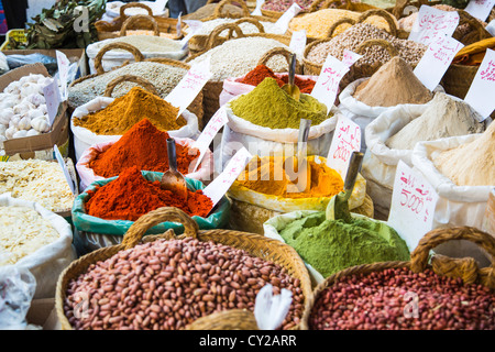 Spezie nella medina di Tunisi, Tunisia Foto Stock