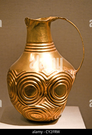 Ewer decorata con cerchi concentrici Età del Bronzo Antico II-III 2700-2000 BC Hattian 17,8 cm Anatolia centrale Foto Stock