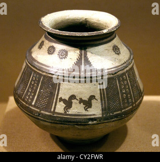 Vaso con uccelli appaiati in pannelli 1600-1400 BC 15 cm'Iran occidentale di Ceramica Ceramica iraniano Foto Stock