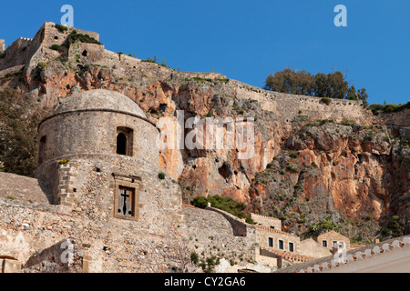 Tradizionale villaggio fortificato di Monemvasia in Grecia. Monemvasia si trova a penisola del Peloponneso in Grecia meridionale Foto Stock
