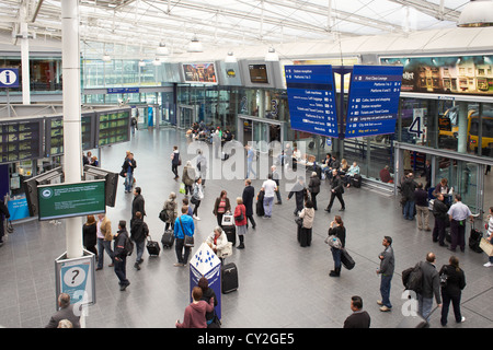 Manchester Piccadilly Station concourse Foto Stock