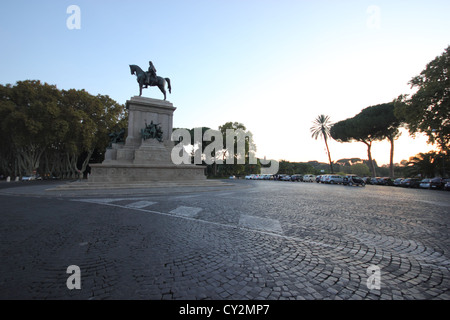 Roma, il Gianicolo, Roma, il famoso monumento equestre dedicato a Giuseppe Garibaldi al Gianicolo ROMA, Monumento eques Foto Stock