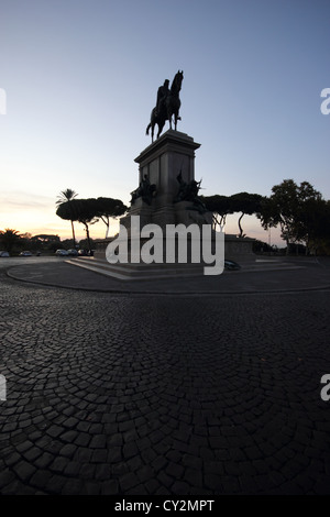 Roma, il Gianicolo, Roma, il famoso monumento equestre dedicato a Giuseppe Garibaldi al Gianicolo ROMA, Monumento eques Foto Stock