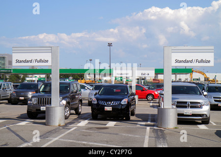 Boston Massachusetts,Aeroporto Internazionale Logan,BOS,noleggio auto Alamo,noleggio,cartello,standard,full size,auto,veicoli,SUV,MA120816011 Foto Stock