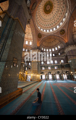 Interno del Sultano Ahmed (blu), la moschea di Istanbul Foto Stock