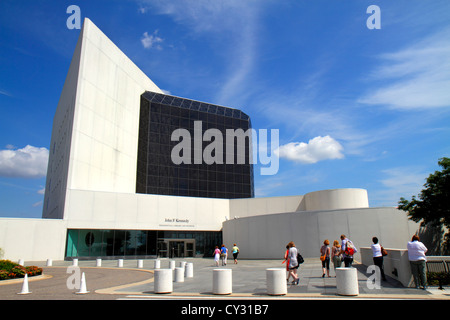 Boston Massachusetts, South Boston, JFK, John F. Kennedy Presidential Library & Museum, fronte, ingresso, padiglione in vetro architettonico, MA120821014 Foto Stock