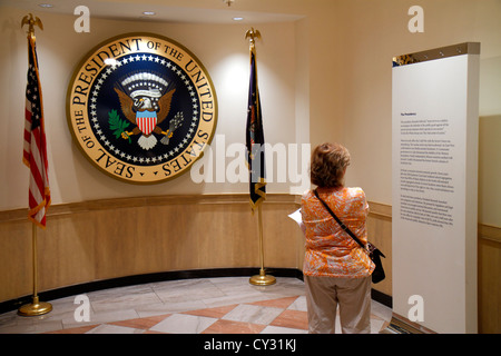 Boston Massachusetts,South Boston,JFK,John F. Kennedy Presidential Library & Museum,mostra collectionSeal of the President,Residents,MA120 Foto Stock