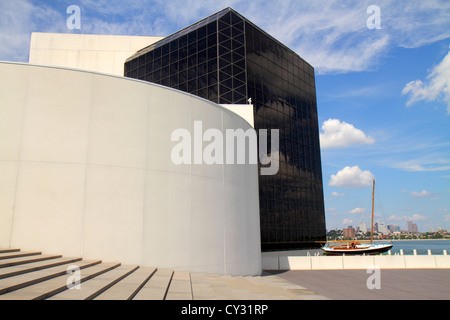 Boston Massachusetts, South Boston, JFK, John F. Kennedy Presidential Library & Museum, mostra padiglione in vetro da collezione, bandiera, esterno, Foto Stock